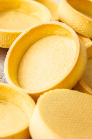 Closeup of a pâte sablée tart shell on an angle.