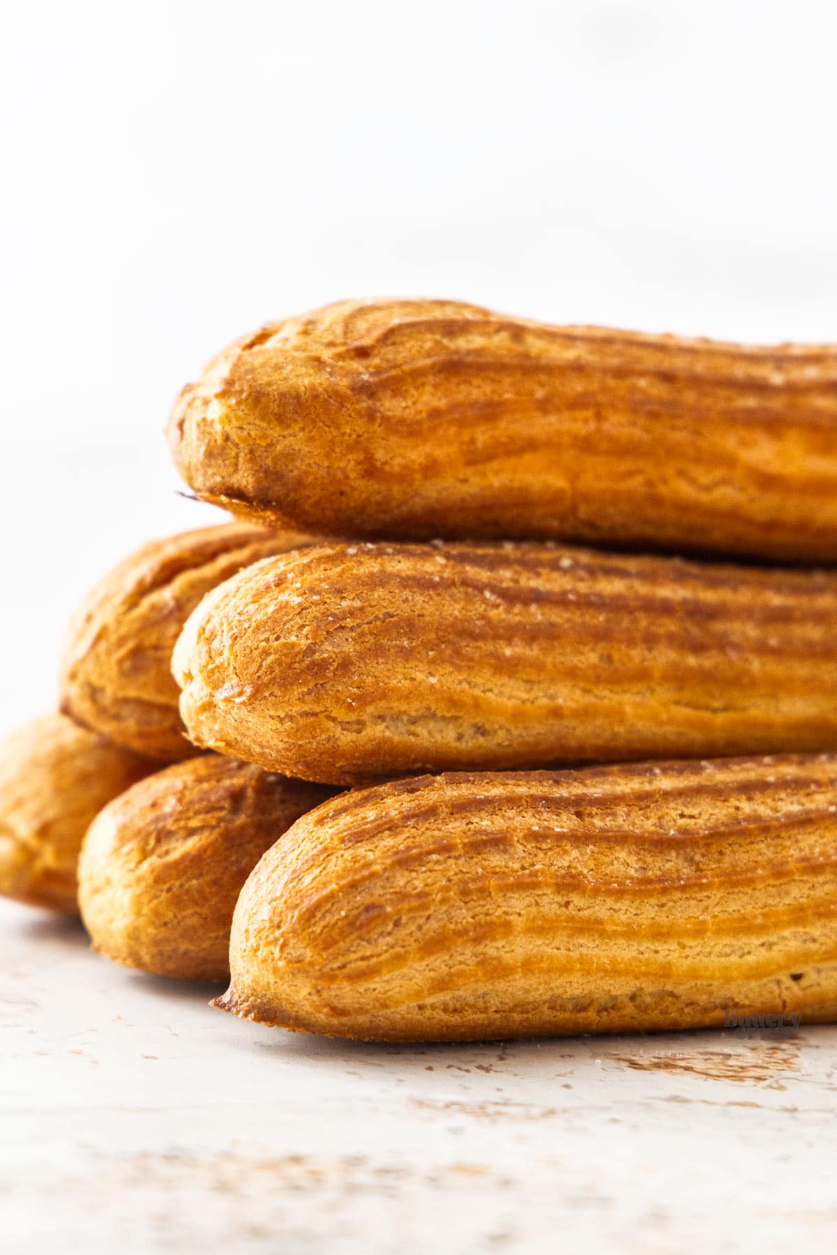 A stack of 6 eclairs.