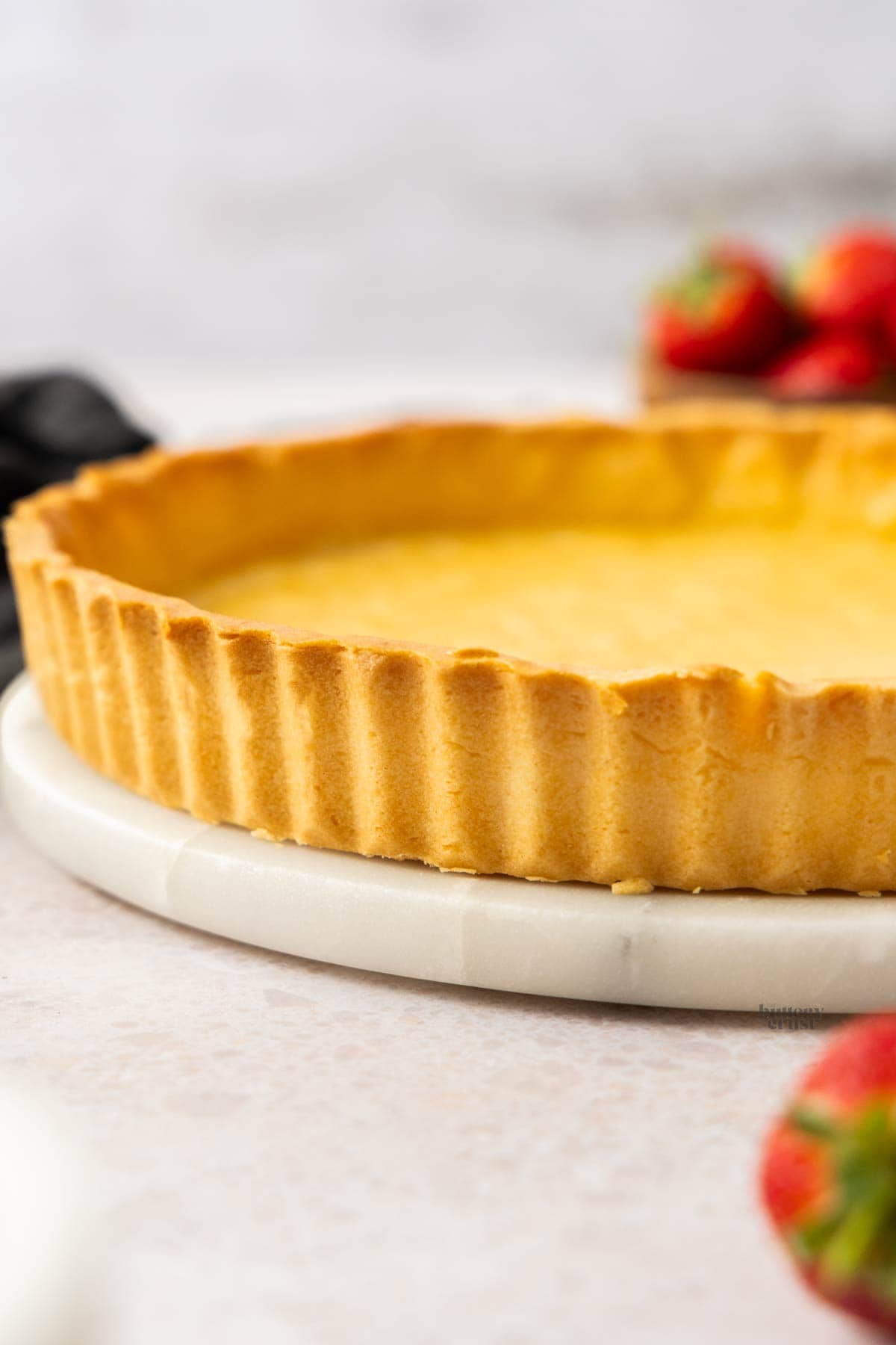 Closeup of the side of the Pâte Sucrée tart shell.