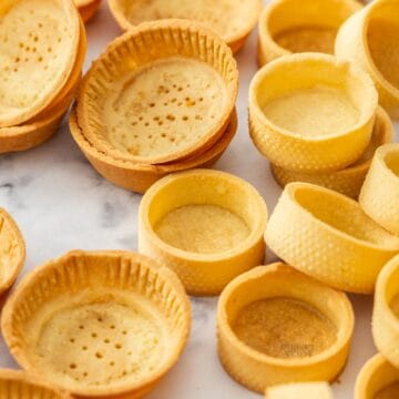 A pile of tartlet shells.